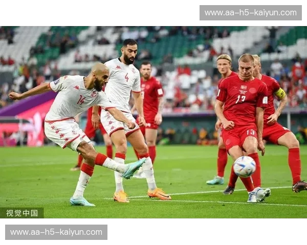 高卢雄鸡vs童话军团：法国与丹麦的绿茵博弈，谁才是盘面上的真命天子？